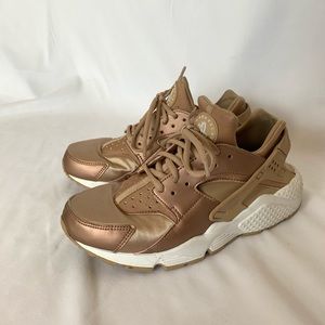 SOLD..Women’s Nike Air huarache size 8.5